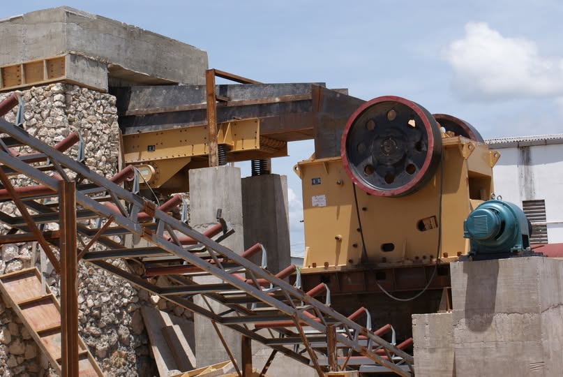 Optimized Integration of Crushers and Vibrating Screens in Indonesia’s Sand and Aggregate Production Lines